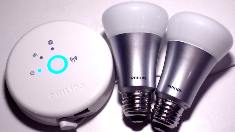 Sve o "pametnim" telefonima i sličnim čudima tehnike... - Page 23 Philips_Hue_hub_and_2_bulbs